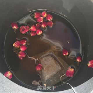 玫瑰奶茶的做法步骤：1
