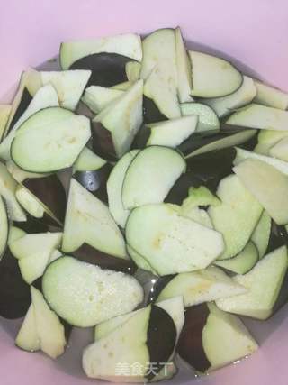 鱼香肉末茄子的做法步骤:2