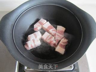 土豆红烧肉的做法步骤:2