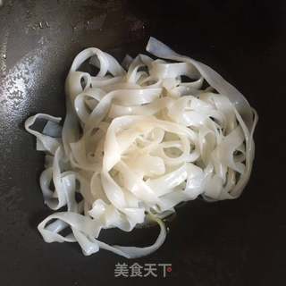 炒河粉的做法步骤:9