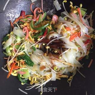 炒河粉的做法步骤:12