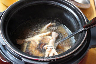 眉豆花生煲鸡爪的做法步骤:6
