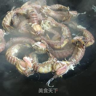 葱爆皮皮虾(濑尿虾)的做法步骤:2