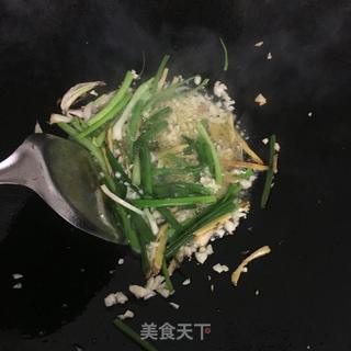 葱爆皮皮虾(濑尿虾)的做法步骤:4