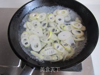 鲜笋口蘑炒肉片的做法步骤:3