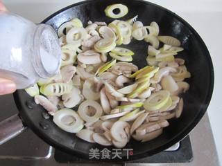 鲜笋口蘑炒肉片的做法步骤:7