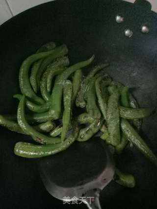 虎皮辣椒超简单美味的做法步骤：2