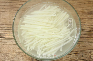 凉拌土豆丝的做法步骤:3