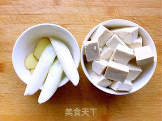 鲫鱼豆腐汤的做法步骤:2