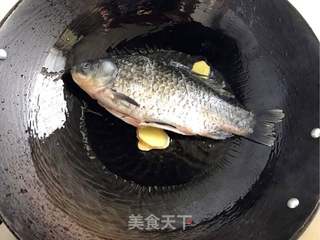 鲫鱼豆腐汤的做法步骤:3
