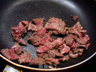 韩式泡菜炒牛肉的做法步骤:2