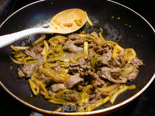 韩式泡菜炒牛肉的做法步骤:5