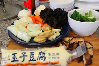 【每日新品】干锅走地鸡煲的做法步骤:2