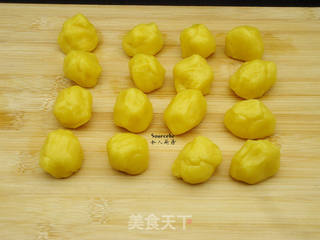 #第四届烘焙大赛暨是爱吃节#椰香莲蓉酥的做法步骤:8