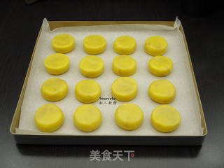 #第四届烘焙大赛暨是爱吃节#椰香莲蓉酥的做法步骤:12