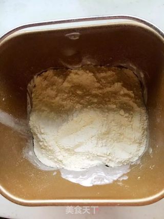 #第四届烘焙大赛暨是爱吃节#椰蓉千层酥饼的做法步骤：4