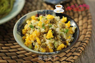 雪菜鸡蛋炒饭的做法步骤:10