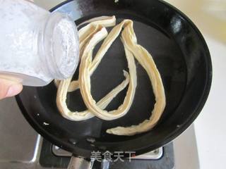 腐竹炒芹菜的做法步骤:2