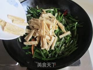 腐竹炒芹菜的做法步骤:5