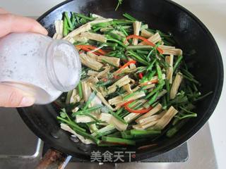 腐竹炒芹菜的做法步骤:6