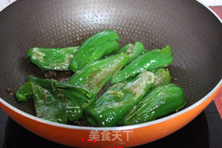 糖醋虎皮尖椒的做法步骤:4