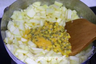宝宝营养餐—苹果百香果酱的做法步骤:10