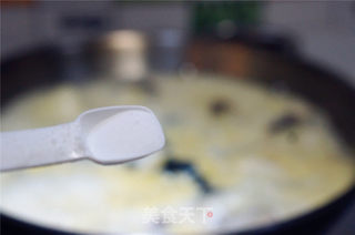 菌菇鱼头汤的做法步骤:7