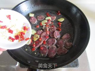 腊肠手撕包菜的做法步骤:4