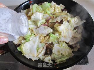 腊肠手撕包菜的做法步骤:7