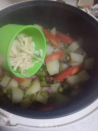 火腿鱿鱼丝焖饭的做法步骤:12