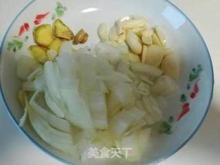 西红柿土豆炖牛腩的做法步骤:2