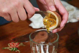 百香果蜂蜜水的做法步骤：1