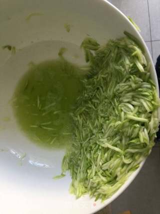 西葫芦鸡蛋蒸饺的做法步骤：7