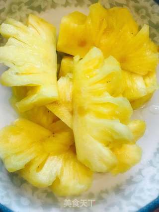 菠萝炒饭的做法步骤:2