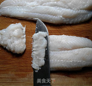 酸菜鱼片汤的做法步骤:2