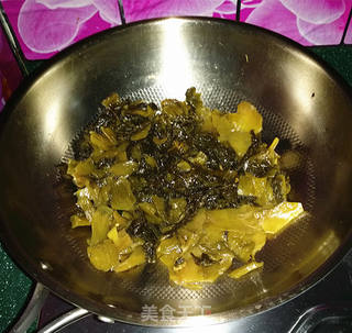 酸菜鱼片汤的做法步骤:4