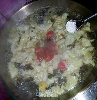 酸菜鱼片汤的做法步骤:9