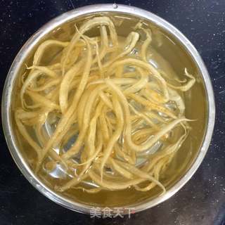 养胃鱼胶粥的做法步骤:2