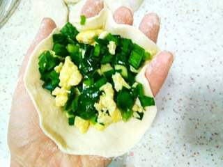 生煎韭菜鸡蛋包的做法步骤:13