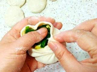 生煎韭菜鸡蛋包的做法步骤:15