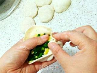 生煎韭菜鸡蛋包的做法步骤:14