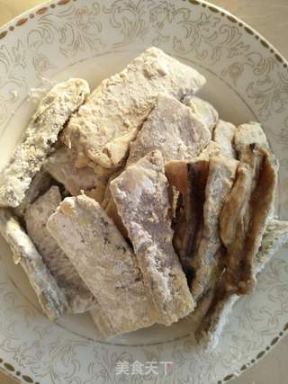 香酥炸带鱼的做法步骤:5