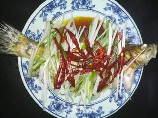 清蒸桂鱼的做法步骤:7