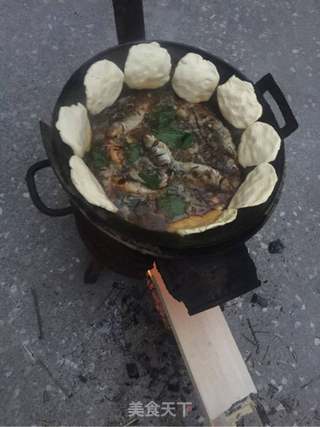 铁锅鱼贴饼子的做法步骤:3