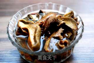 星级版野生牛肝菌炒饭的做法步骤:4