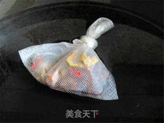 酱油五香卤蛋的做法步骤:2