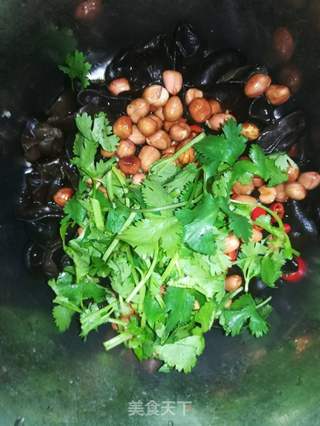 凉拌木耳花生米的做法步骤:8