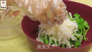 爽脆可口又健康的萝卜丝拌小芹菜的做法步骤:9