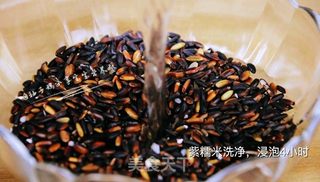 宝宝营养餐—桃红大虾寿司卷的做法步骤:2