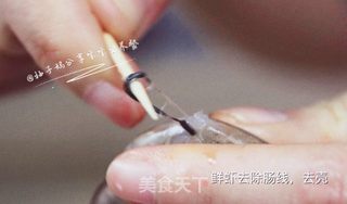 宝宝营养餐—桃红大虾寿司卷的做法步骤:6